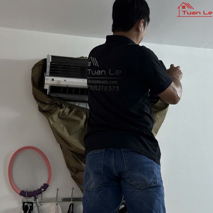 Vệ sinh máy lạnh và bơm ga 2 vệ sinh máy lạnh quận 12, vệ sinh máy lạnh gò vấp, vệ sinh máy lạnh hóc môn